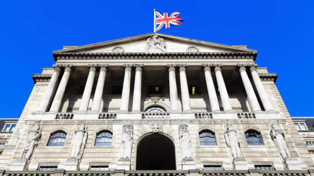 英国央行将基准利率维持在5.25% 16年来最高水平