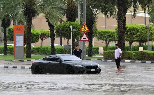 创纪录的暴雨过后阿联酋部分保险公司将自然灾害险种的费用上调高达50%