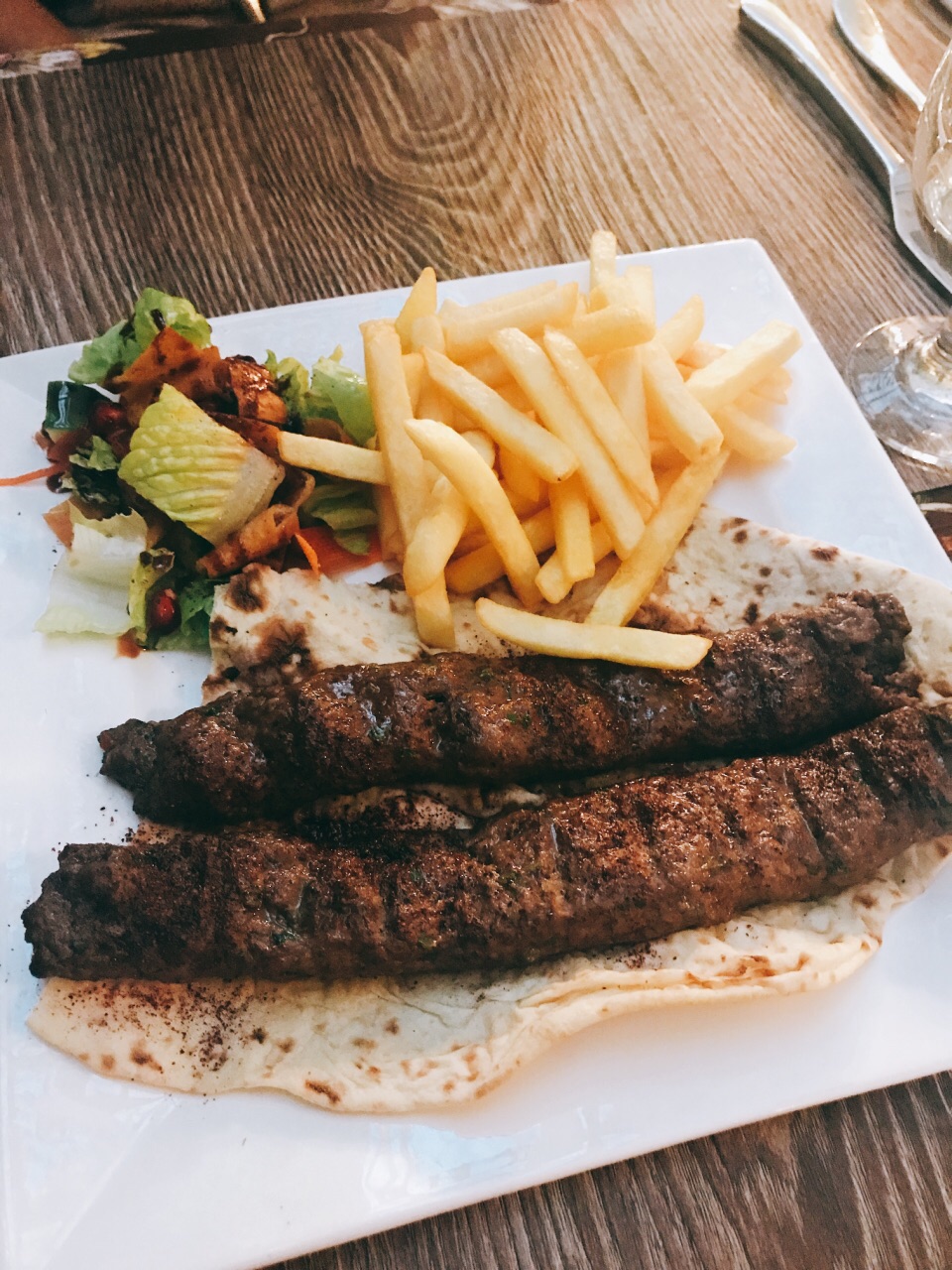迪拜骆驼肉汉堡餐厅