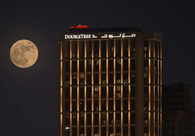 【图集】云赏月！阿联酋天空的超级月亮太美啦