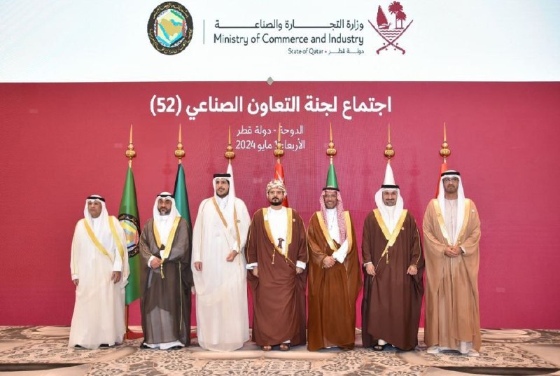 国家工业和先进技术部长率领阿联酋代表团出席