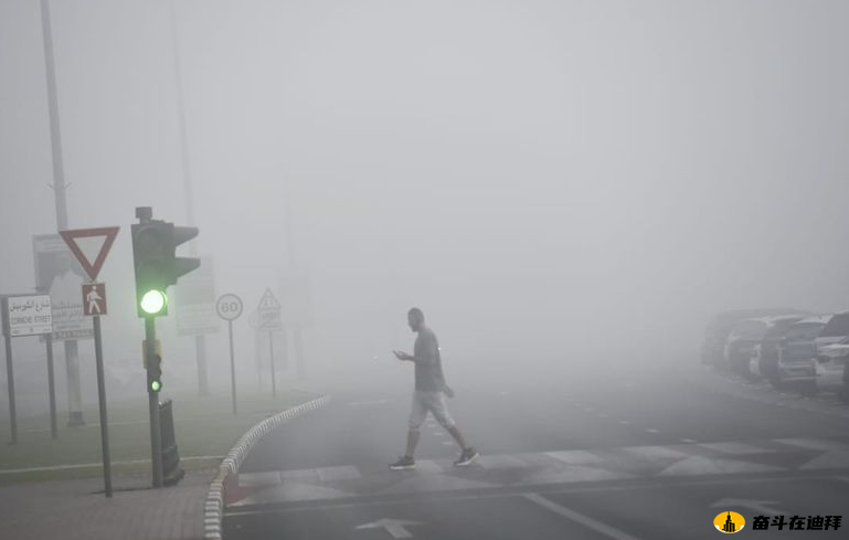 迪拜阿布扎比部分地区发布雾霾警告
